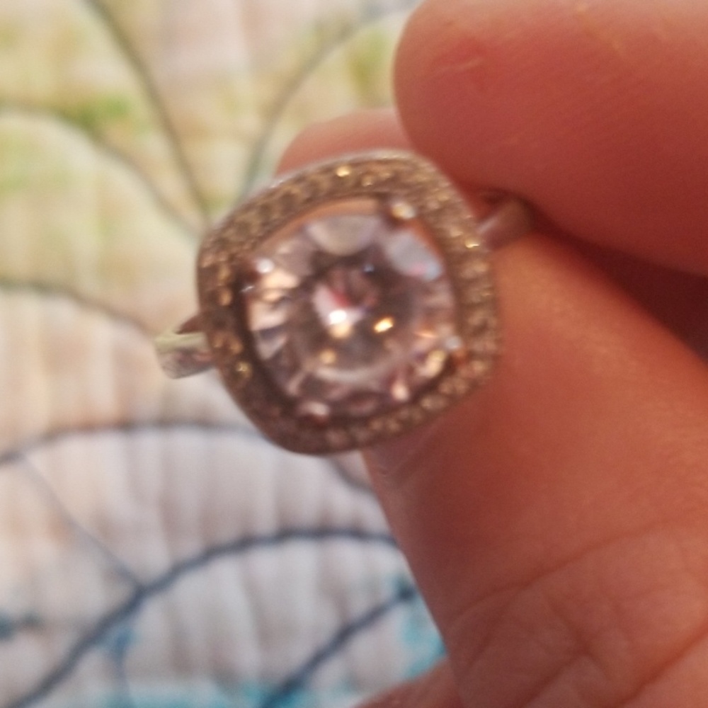 7 Rings - Picture 2 of 6